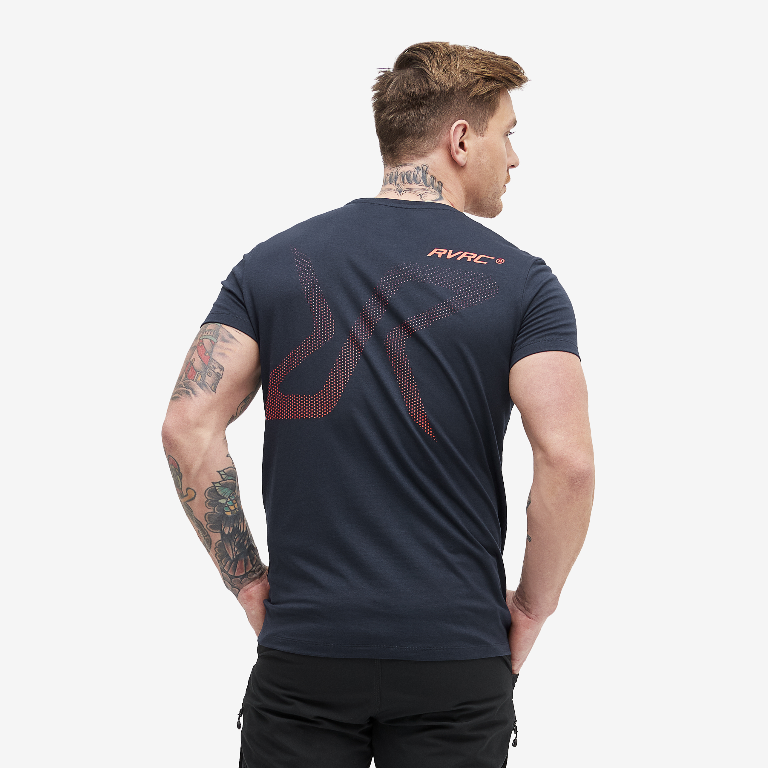 Fat Graphic Tee – Herr – Peacemaker/Lava Storlek:XS – Herr > Tröjor > T-shirts